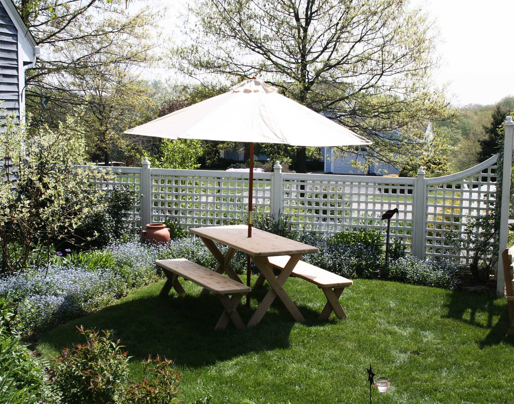 Cedar Backyard Bash Cross Legged Picnic Table w/ Detached Benches