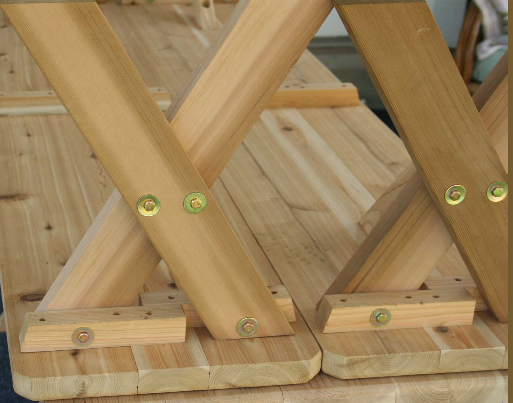 Cedar Backyard Bash Cross Legged Picnic Table w/ Detached Benches